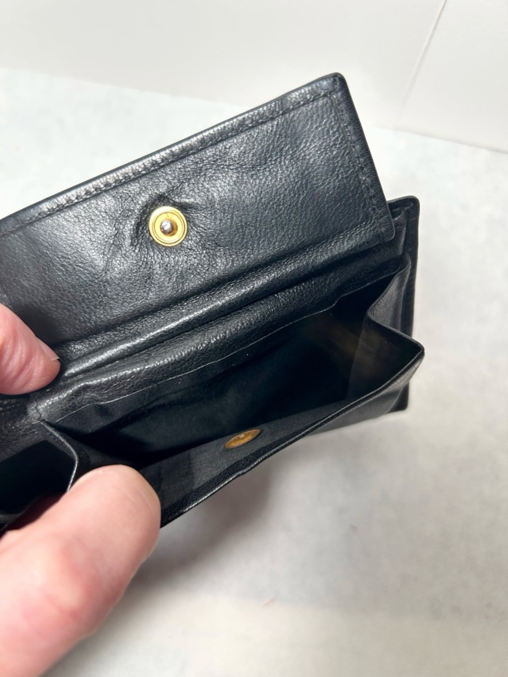 Salvatore Ferragamo Classic Black Leather Bi-Fold Men’s Wallet Gold Corner Logo - Picture 6 of 13